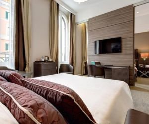 غرفة فندقية مجهزة للعائلات أثناء السفر والسياحه في روما