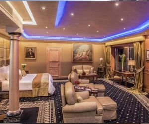 جناح ملكي يليق بالباحثين عن الرفاهيه اثناء السياحه في روما